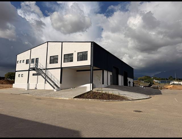 645M² WAREHOUSE FOR SALE IN WELLINGTON CENTRAL